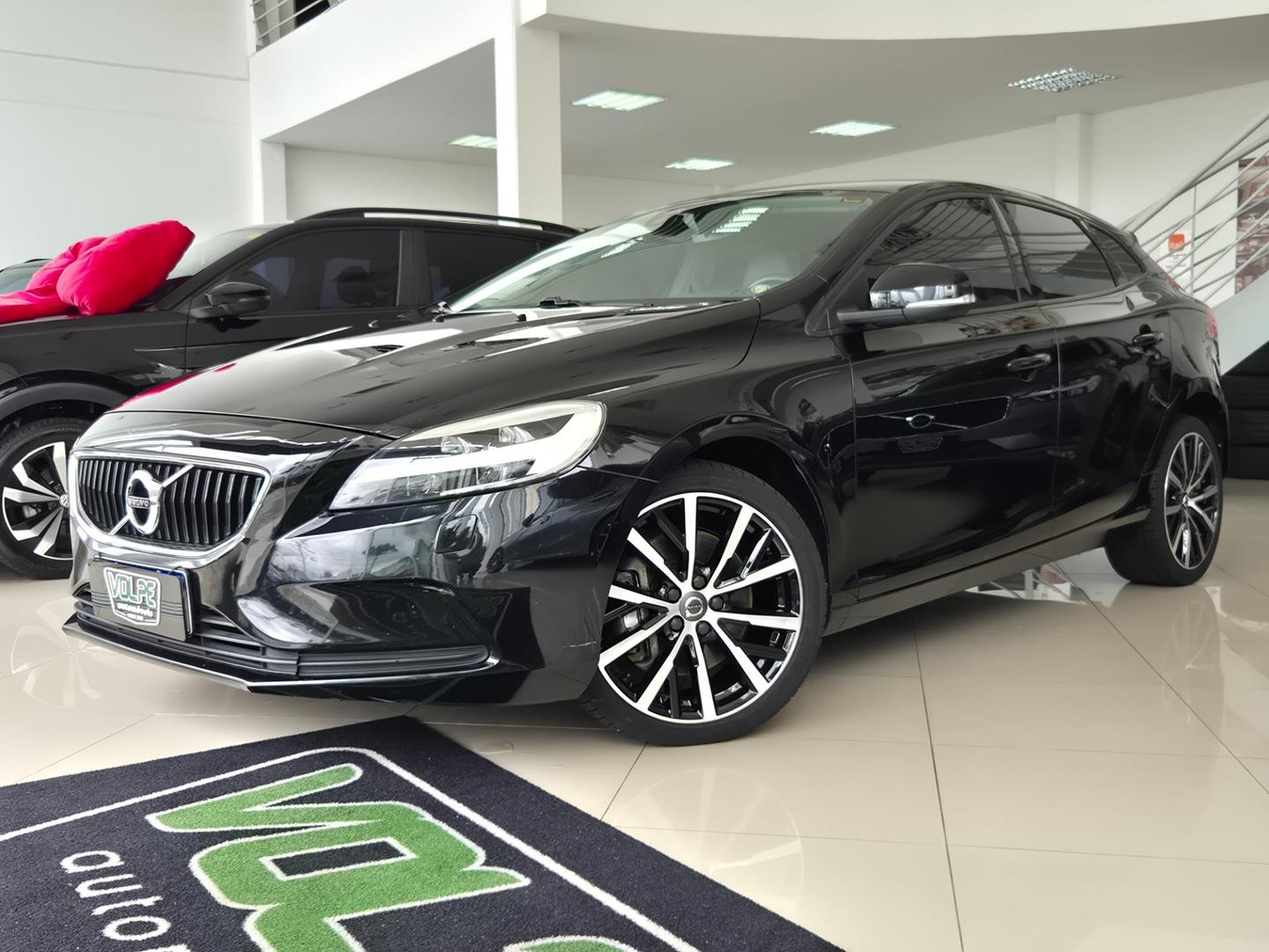 VOLVO V40 T-4 MOMENTUM 2.0 AUT