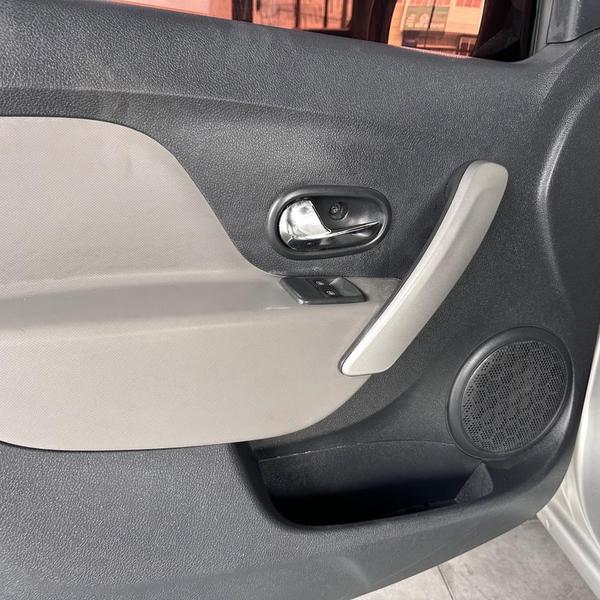 Renault Logan 1.6 Expression 8V Flex 4P Manual - foto 11