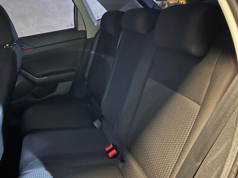 Volkswagen Polo 1.6 - foto 17
