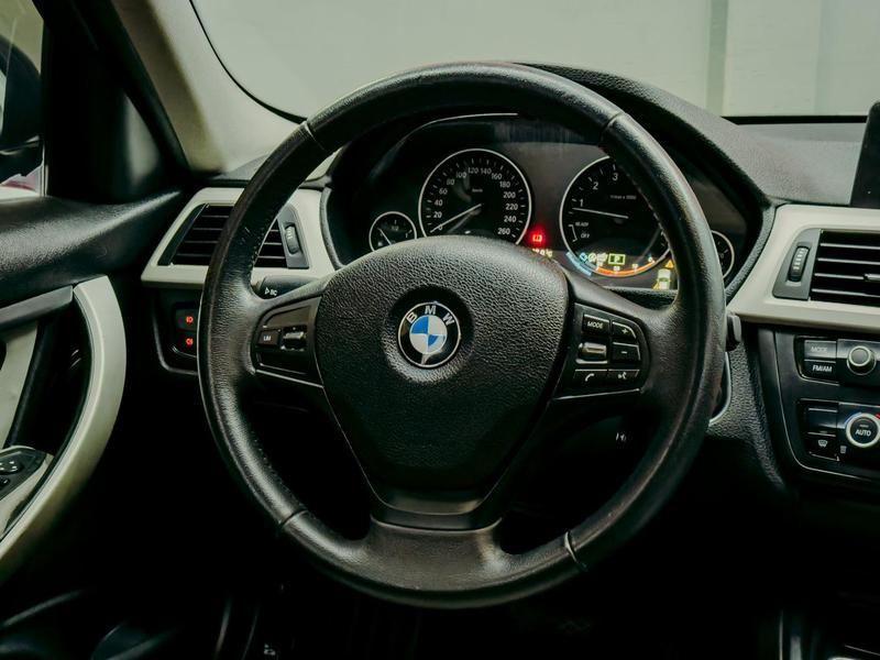 BMW 320i 3b 11 - foto 4