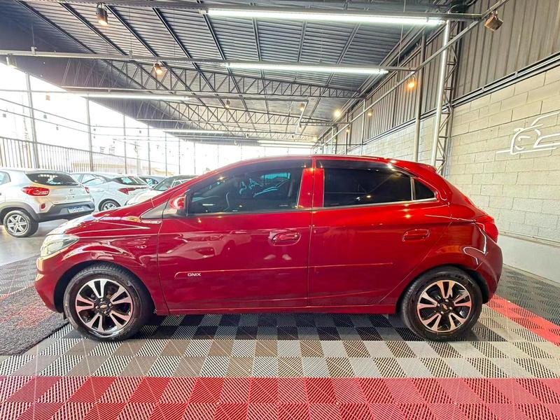 Chevrolet Onix Hatch LT 1.0 8V Flexpower 5P Mec. - foto 8