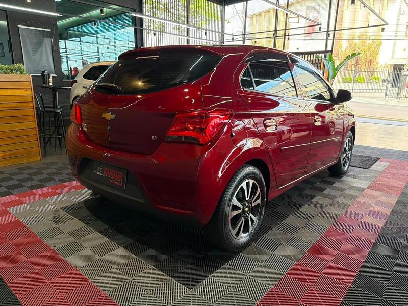 Chevrolet Onix Hatch LT 1.0 8V Flexpower 5P Mec. - foto 3