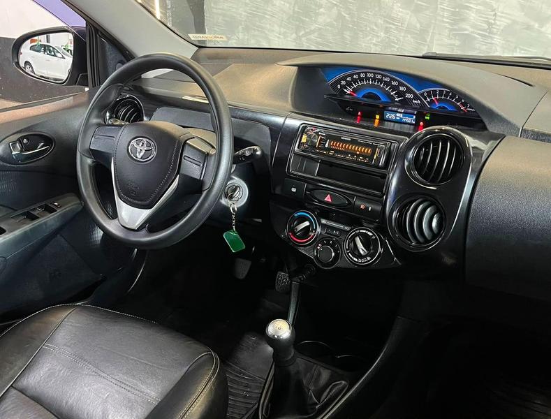 Toyota Etios Hb X - foto 9