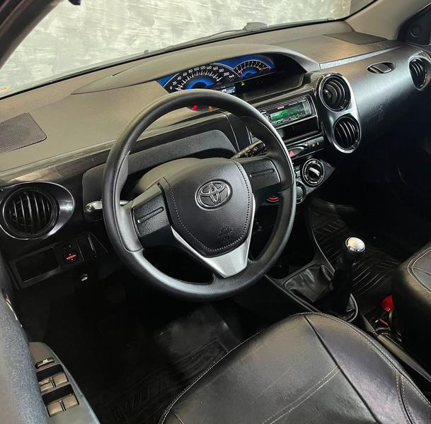 Toyota Etios Hb X - foto 8