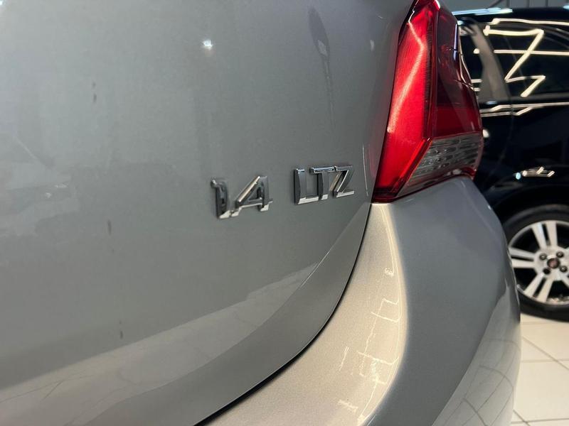 Chevrolet Onix Hatch LT 1.0 8V Flexpower 5P Mec. - foto 11