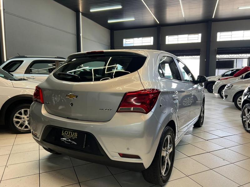 Chevrolet Onix Hatch LT 1.0 8V Flexpower 5P Mec. - foto 5