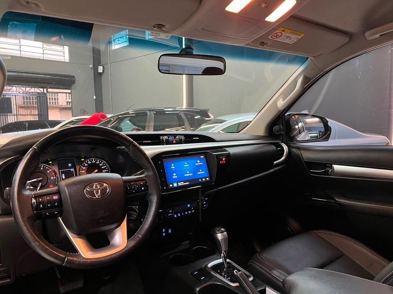 Toyota Hilux Cd Srx 4X4 2.8 TDI 16V Diesel Aut. - foto 13