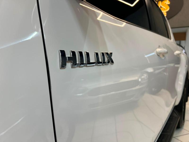 Toyota Hilux Cd Srx 4X4 2.8 TDI 16V Diesel Aut. - foto 5