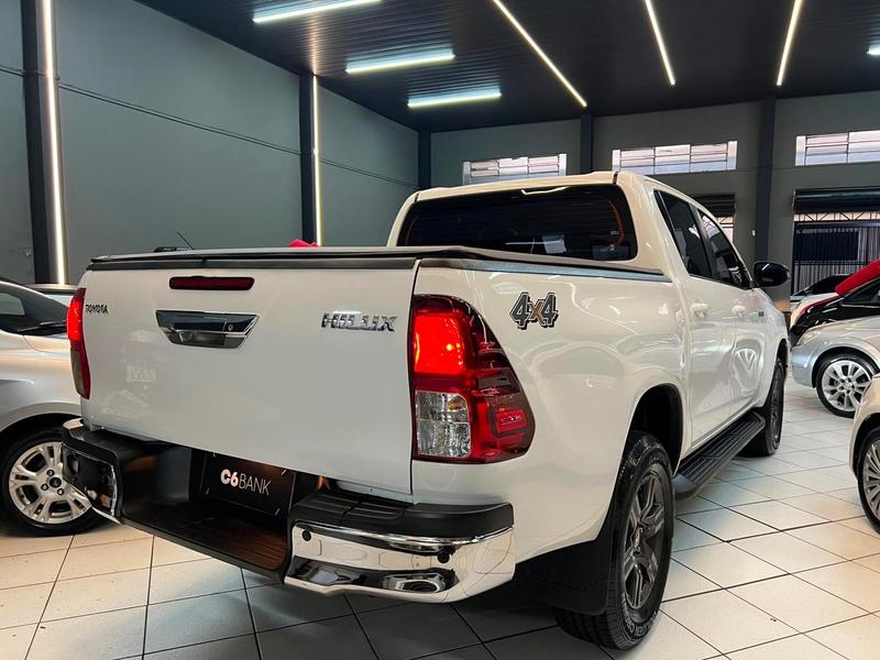 Toyota Hilux Cd Srx 4X4 2.8 TDI 16V Diesel Aut. - foto 8