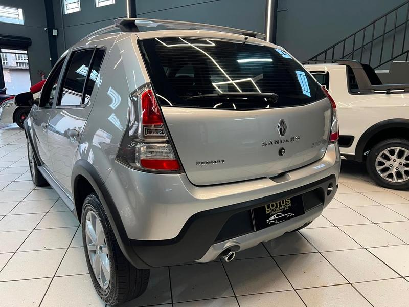 Renault Sandero Stepway - foto 11