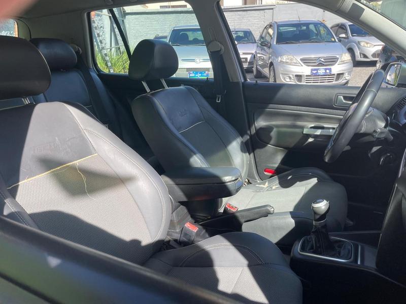 Volkswagen Golf 1.6 Mi Total Flex 8V 4P - foto 8