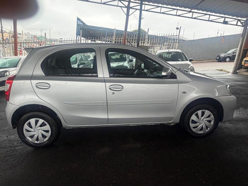 Toyota Etios Hb X 13l Mt - foto 6