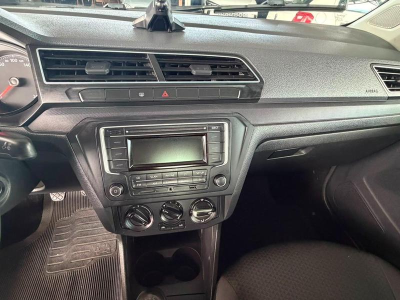 Volkswagen Voyage 16l - foto 15
