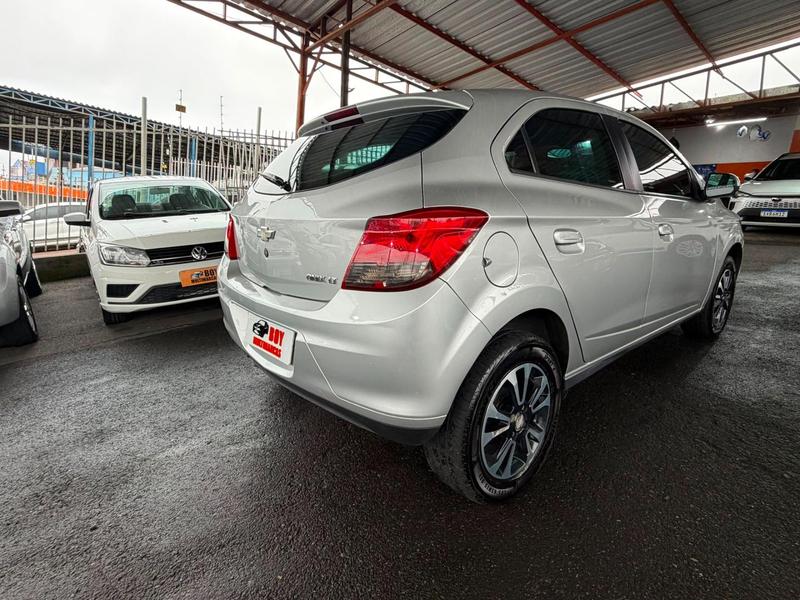 Chevrolet Onix 14mt LT - foto 11