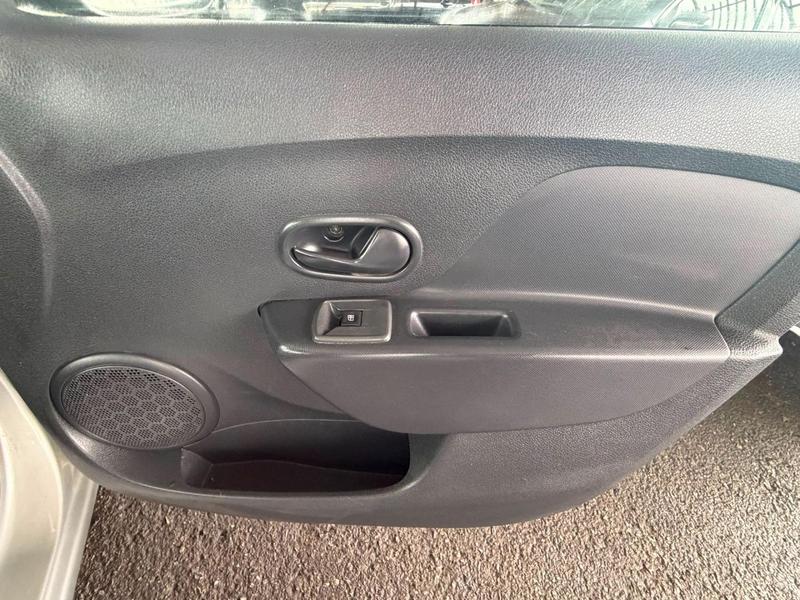 Renault Sandero Auth 1.0 - foto 18