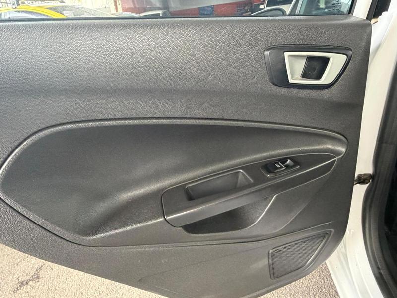 Ford Fiesta 16sel At - foto 17