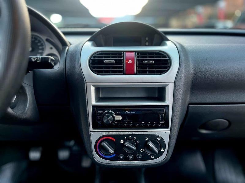 Chevrolet Corsa Sedan Premium - foto 17