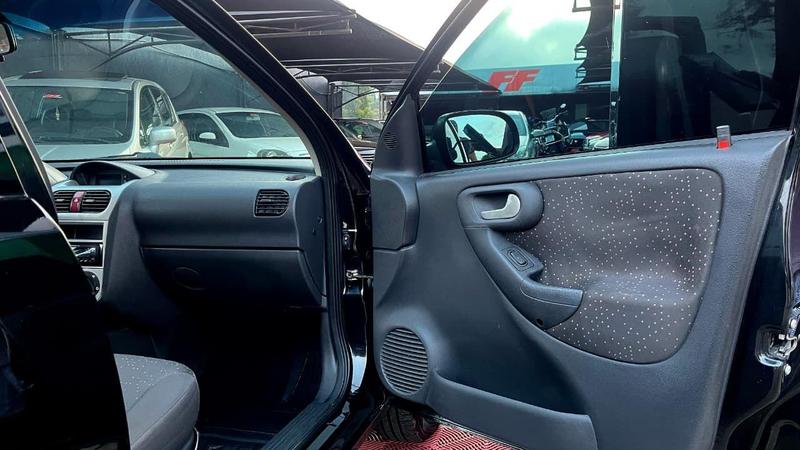 Chevrolet Corsa Sedan Premium - foto 12