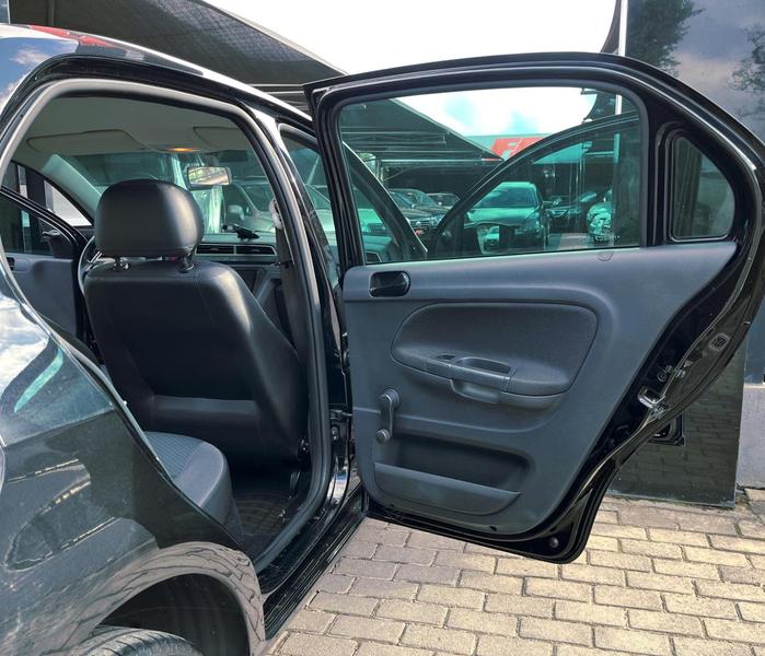 Volkswagen Voyage 1.6 MSI Flex 16V 4P Aut. - foto 14