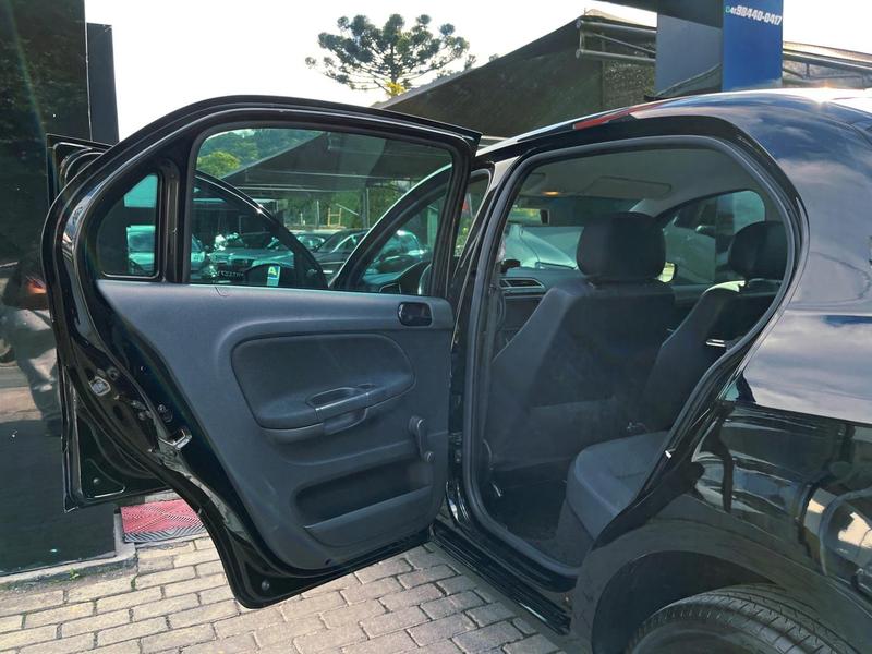 Volkswagen Voyage 1.6 MSI Flex 16V 4P Aut. - foto 12