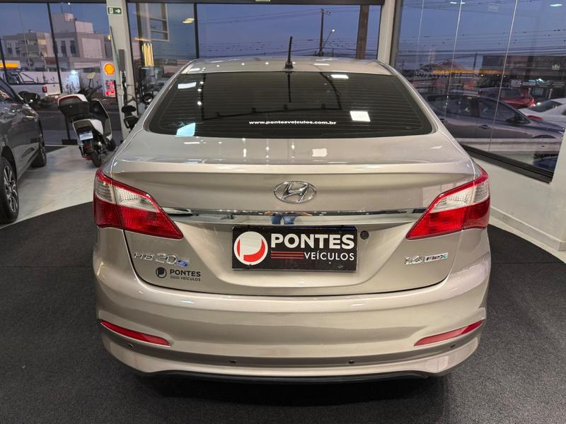Hyundai HB20S 1.6 Comfort Plus 16V Flex 4P Manual - foto 2