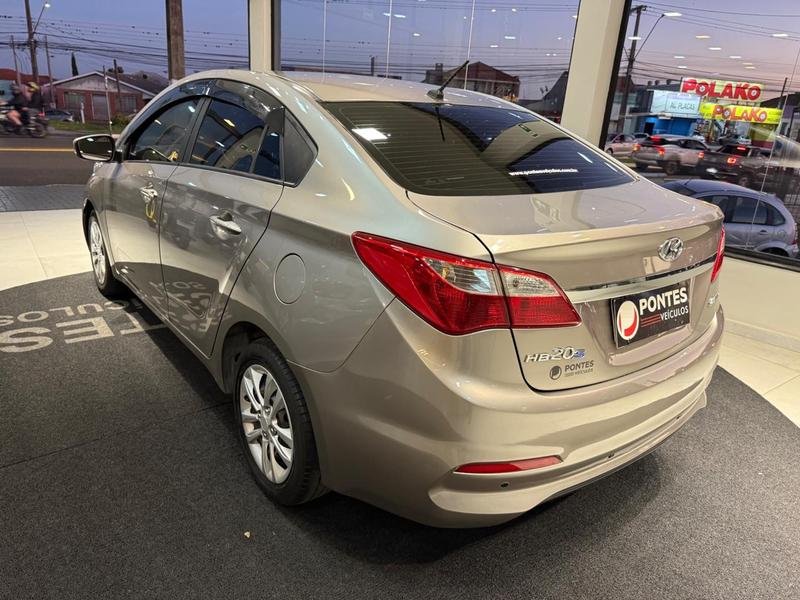 Hyundai HB20S 1.6 Comfort Plus 16V Flex 4P Manual - foto 5