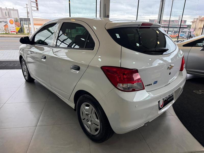 Chevrolet Onix Hatch LT 1.0 8V Flexpower 5P Mec. - foto 3
