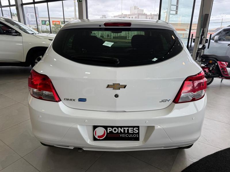 Chevrolet Onix Hatch LT 1.0 8V Flexpower 5P Mec. - foto 4
