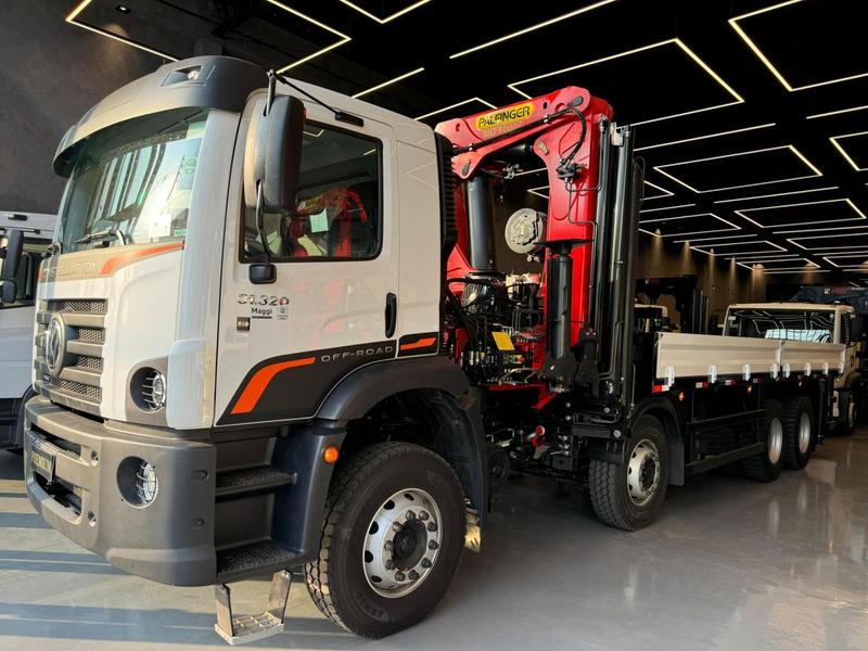 VOLKSWAGEN 31-320 CONSTELLATION 6X4 2P