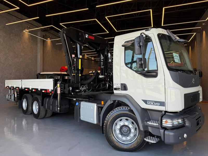 VOLVO VM 290 6X4 2P (DIESEL) E6