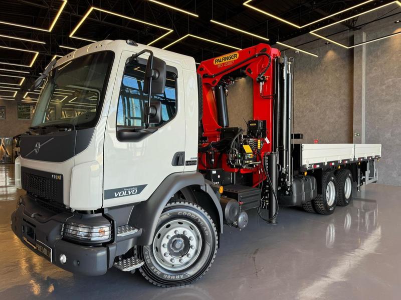 VOLVO VM 360 6X4 2P (DIESEL)(E6)