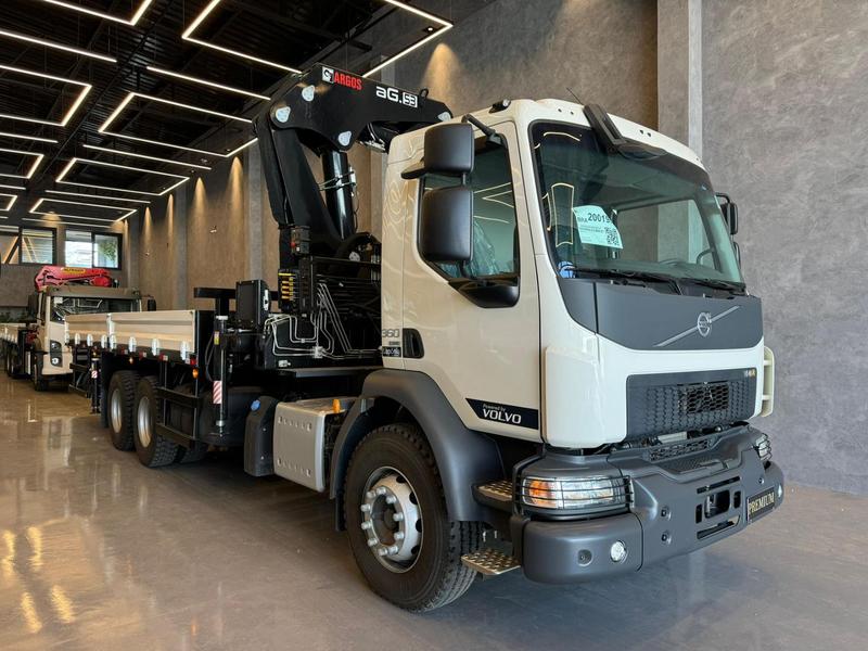 VOLVO VM 360 6X4 2P (DIESEL)(E6)