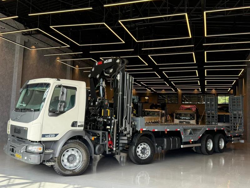 VOLVO VM 360 6X4 2P (DIESEL)(E6)