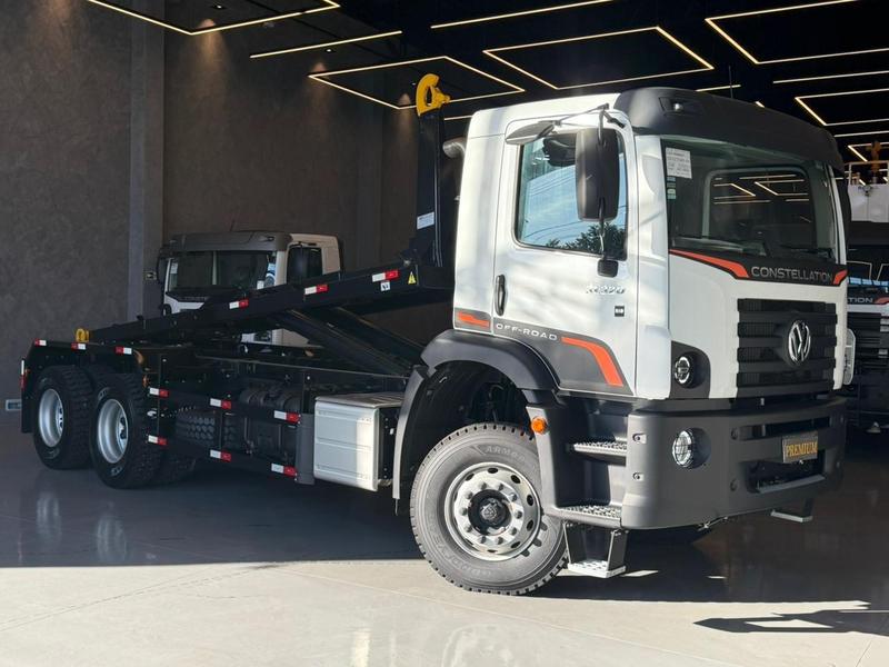 VOLKSWAGEN 31-320 CONSTELLATION 6X4 2P