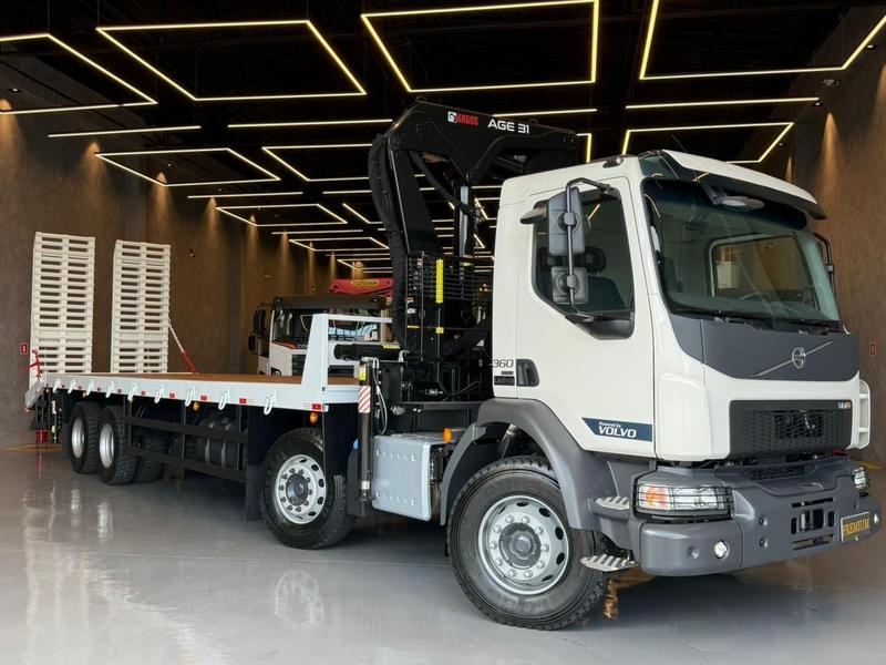 VOLVO VM 360 6X4 2P (DIESEL)(E6)