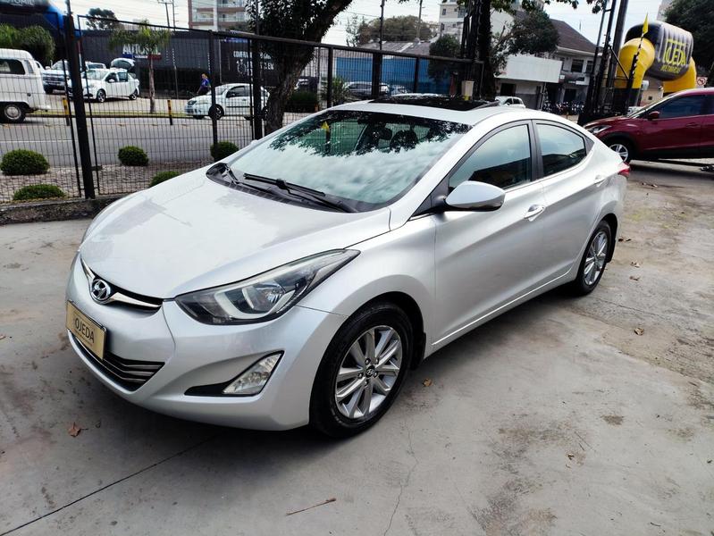 Hyundai Elantra - foto 2