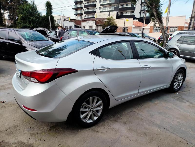 Hyundai Elantra - foto 5