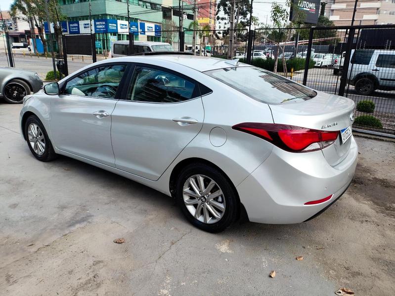 Hyundai Elantra - foto 6