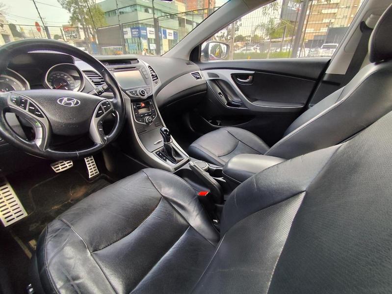 Hyundai Elantra - foto 9