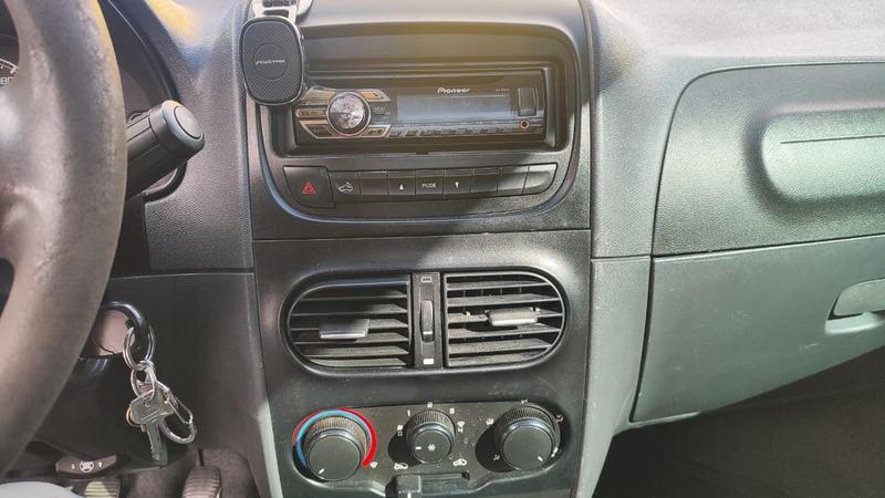 Fiat Strada Adventure 1.8 1.8 Locker Flex Ce - foto 4