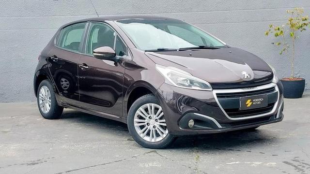 PEUGEOT 208 ACT PACK MT 2017 fotografado na Mendonça Motors