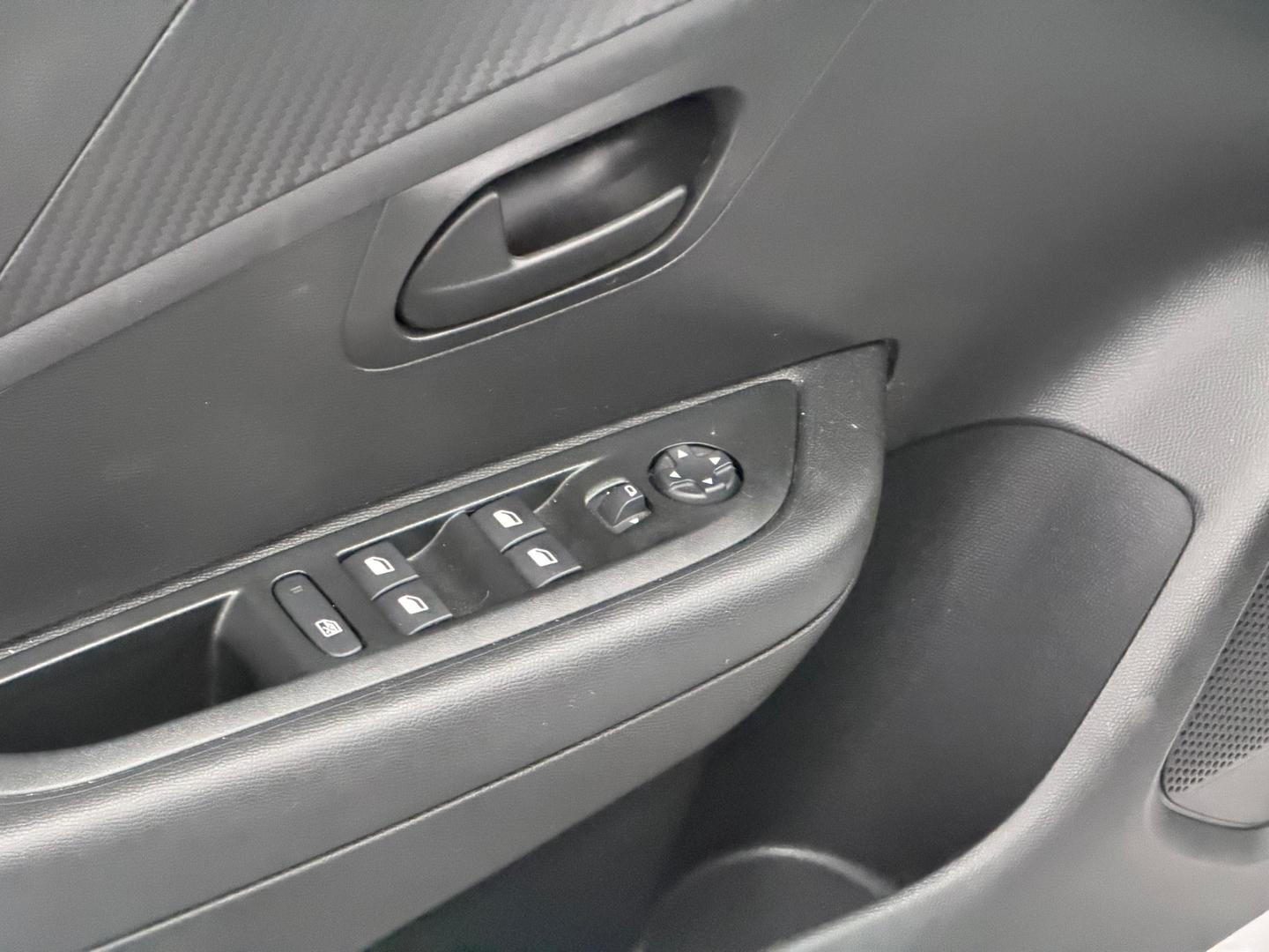 PEUGEOT 208 LIKE MT 2024 - Imagem 10