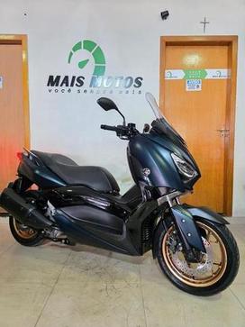 YAMAHA XMAX
