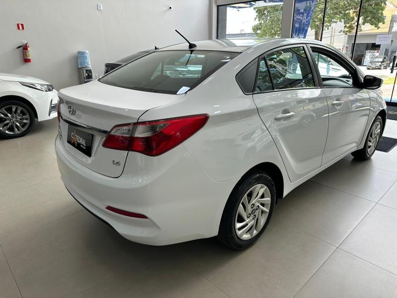 Hyundai HB20S 1.6 Comfort Plus 16V Flex 4P Manual - foto 4