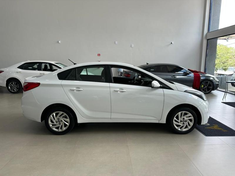 Hyundai HB20S 1.6 Comfort Plus 16V Flex 4P Manual - foto 3