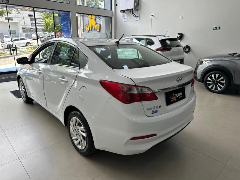 Hyundai HB20S 1.6 Comfort Plus 16V Flex 4P Manual - foto 6