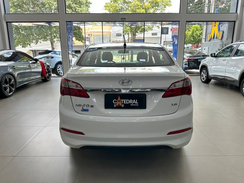 Hyundai HB20S 1.6 Comfort Plus 16V Flex 4P Manual - foto 5