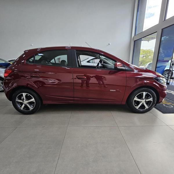Chevrolet Onix Hatch LT 1.4 8V Flexpower 5P Aut. - foto 3