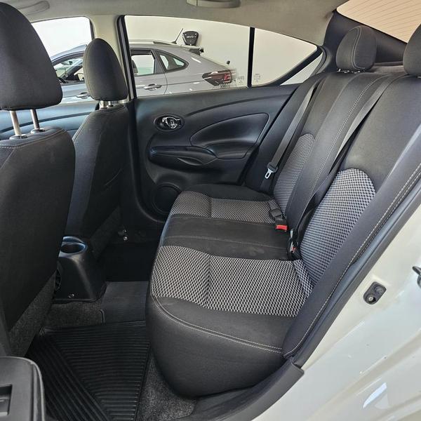 Nissan Versa 16sv CVT - foto 14