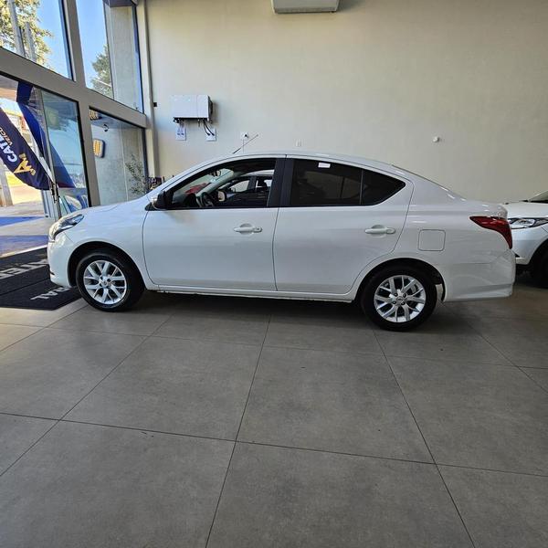 Nissan Versa 16sv CVT - foto 16